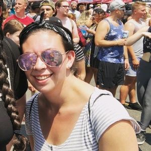 Meet your Posher, Carly